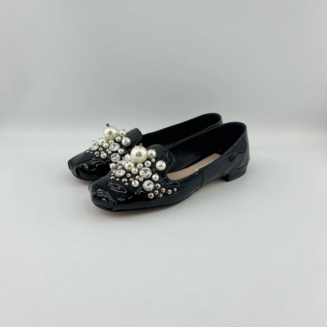 95新 MIU MIU/缪缪 35码/串珠烫钻漆皮休闲鞋/11414641