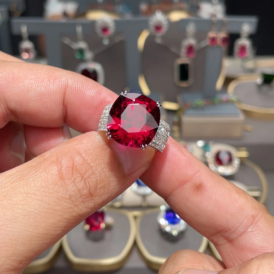 18K金镶嵌碧玺戒指12.55ct