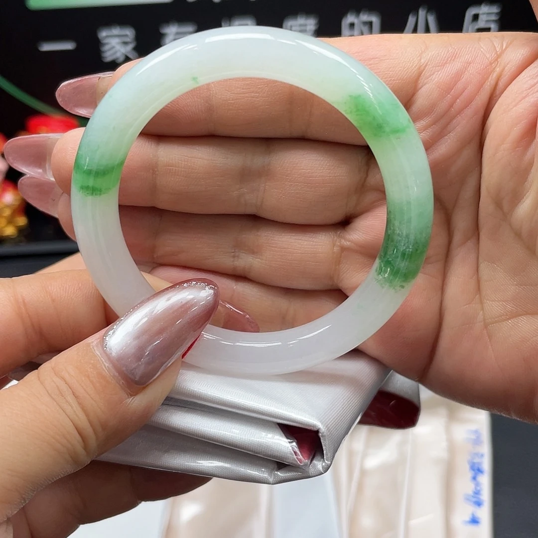 翡翠未镶嵌手镯52.3圆条