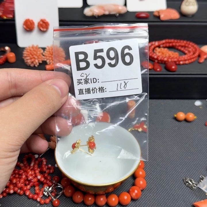 奥***杰其他默认微瑕好看出手
