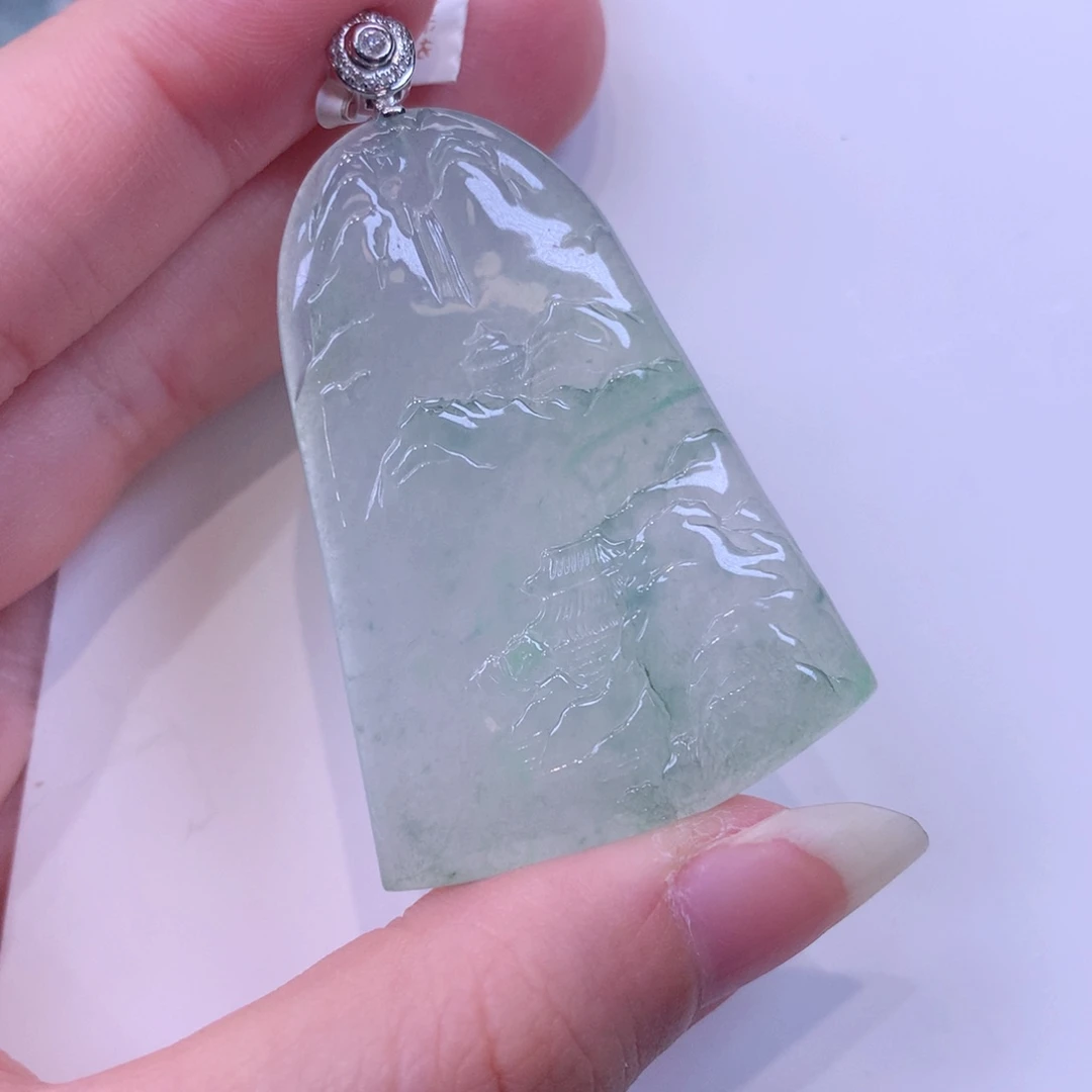 颈饰18K金镶嵌翡翠