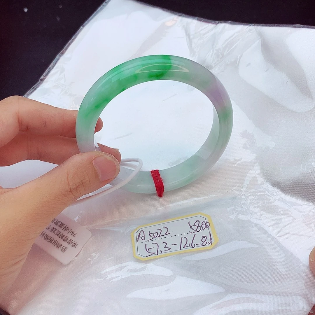 翡翠手镯未镶嵌翡翠