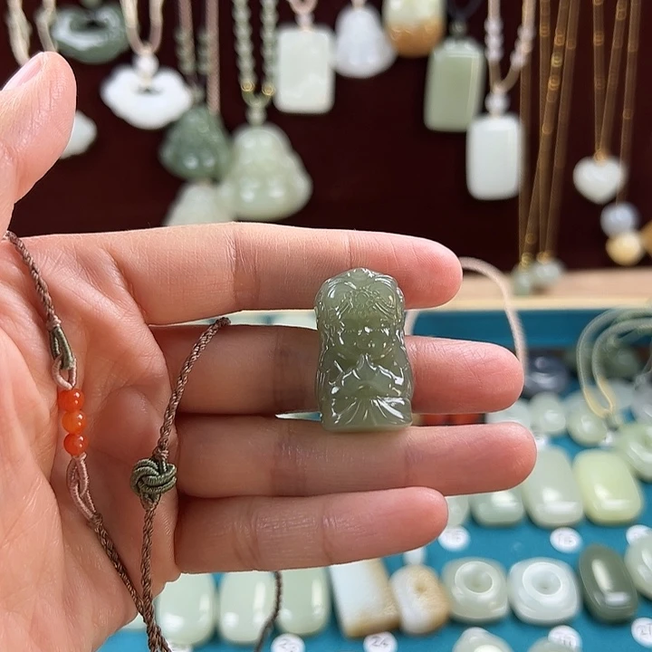 和田玉未镶嵌颈饰