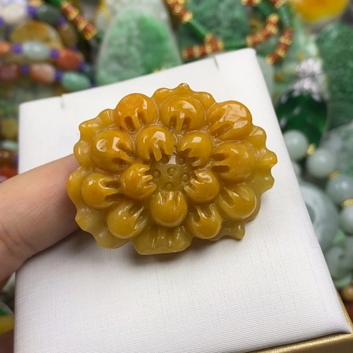 翡翠未镶嵌吊坠(赠链)