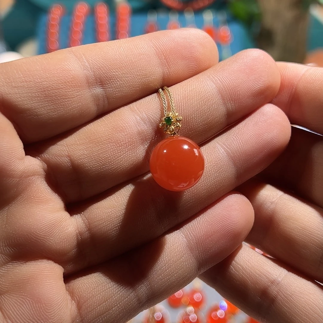 南红玛瑙18K金镶嵌颈饰