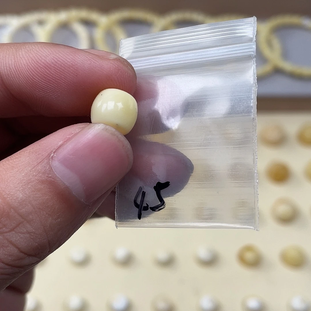 琥珀未镶嵌裸石9.1m微瑕