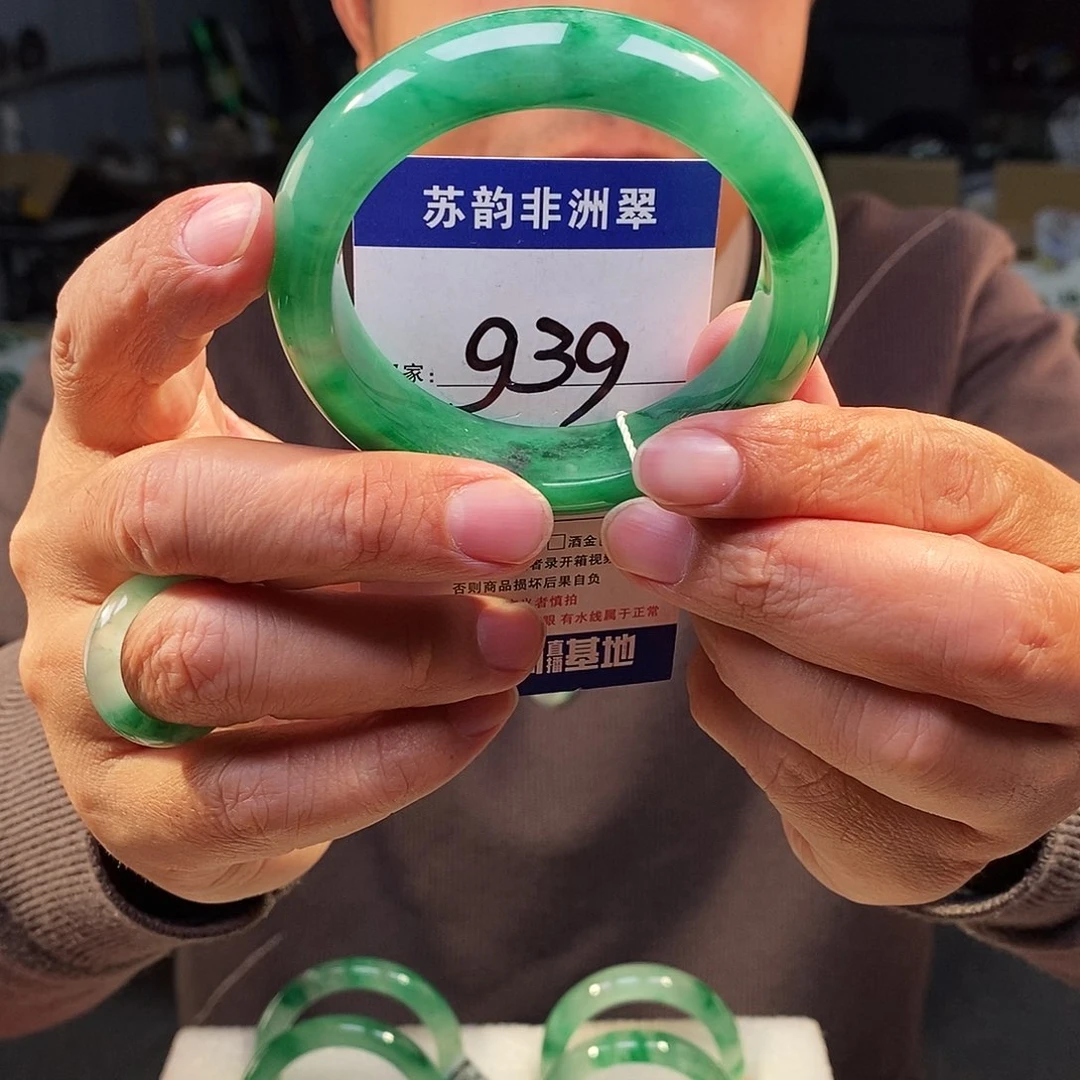 石英质玉（非洲翠）未镶嵌手镯