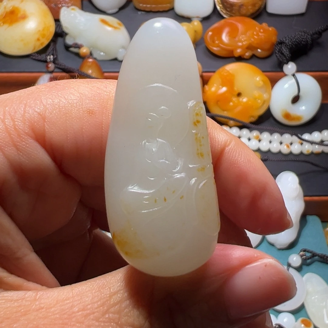 笑***妍和田玉未镶嵌颈饰