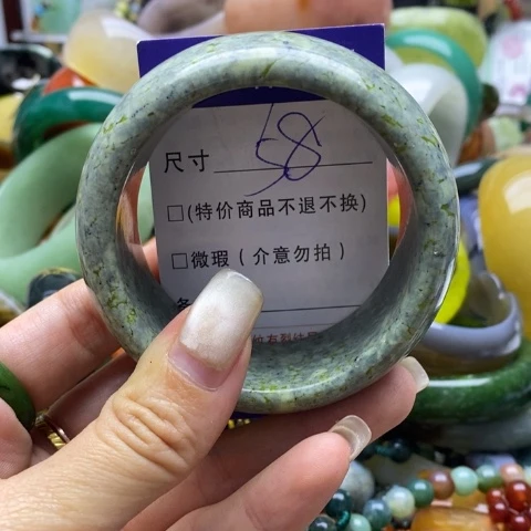 蛇纹石玉未镶嵌手镯