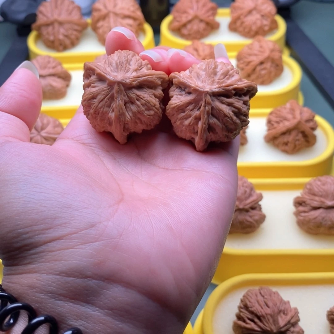 文玩核桃吊坠崔凯公子帽正奔