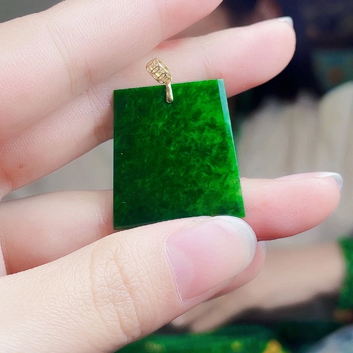 翡翠18K金镶嵌颈饰多样性