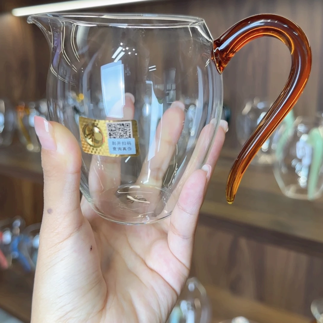 禾器怡然琥珀色。。。。