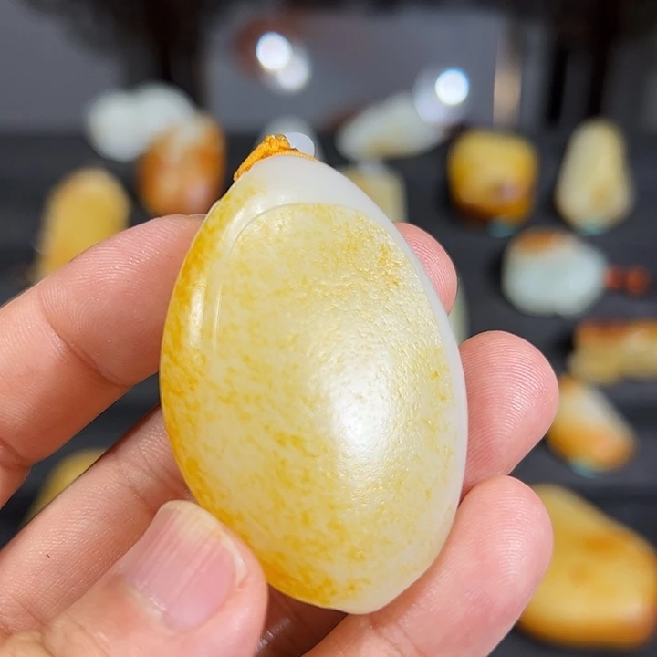 用***忍和田玉未镶嵌挂件