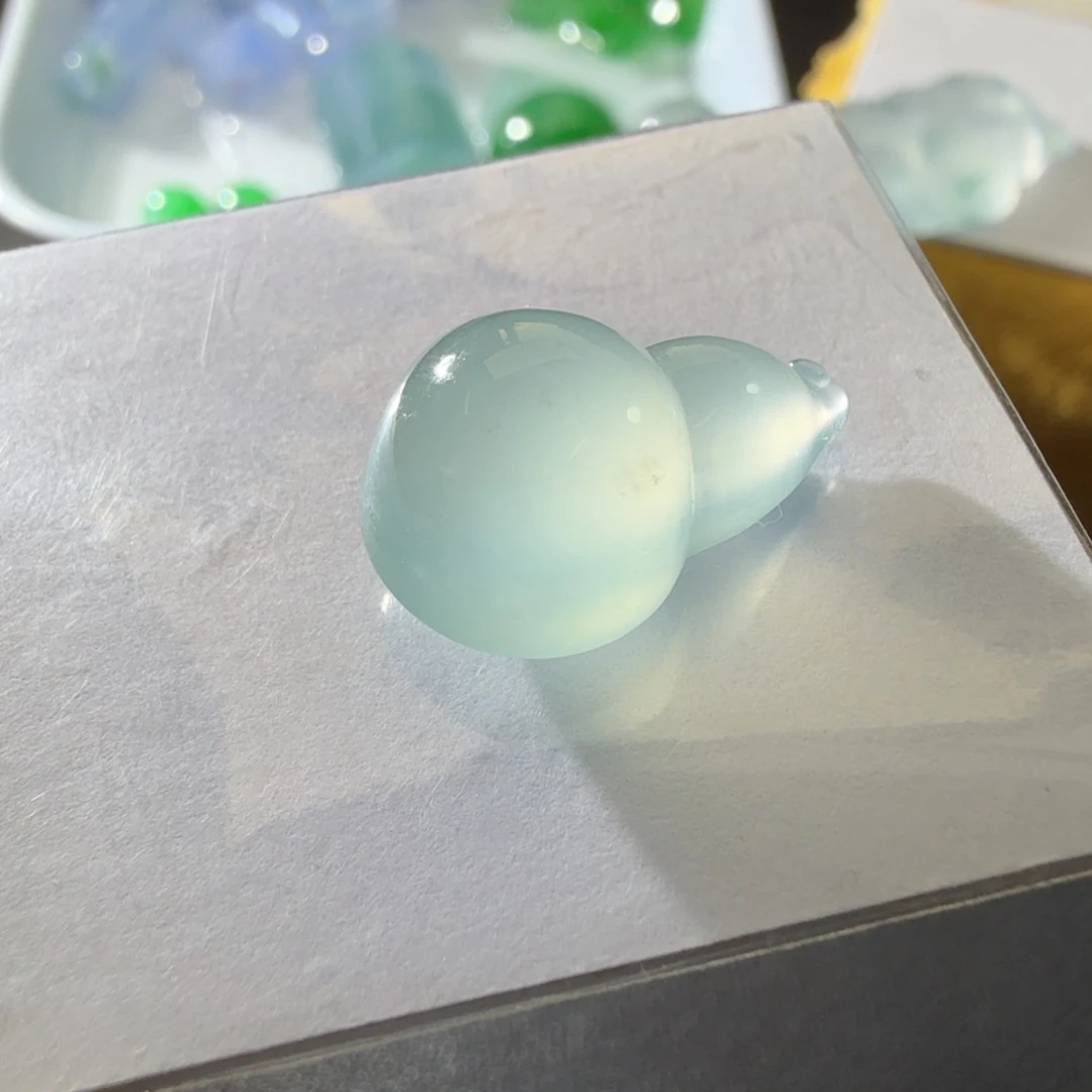 翡翠未镶嵌颈饰葫芦