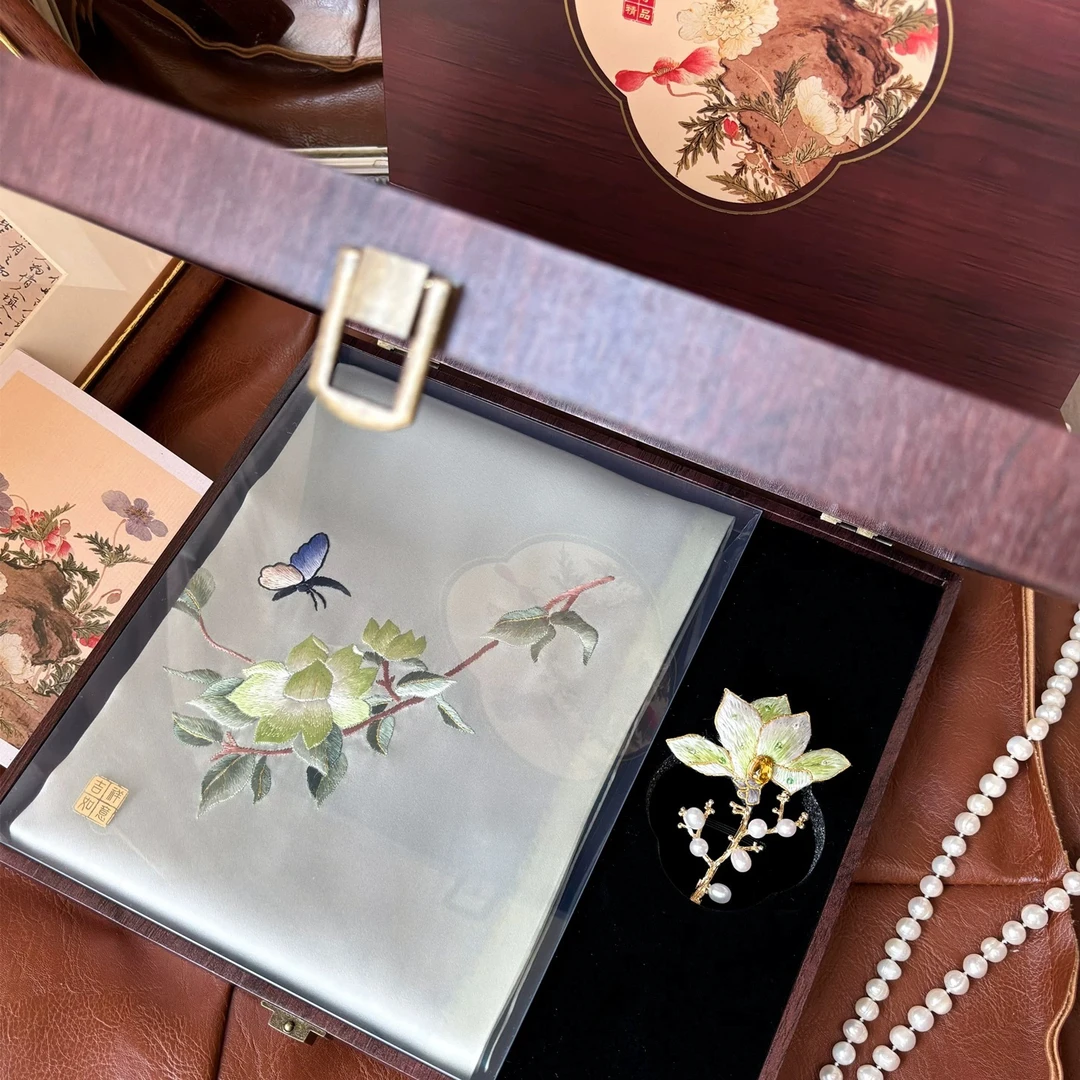 中式美学苏绣真丝丝巾加胸针配饰国风礼盒装送长辈客户节日礼物