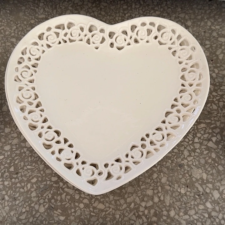 拍一发二微瑕心形镂空餐盘