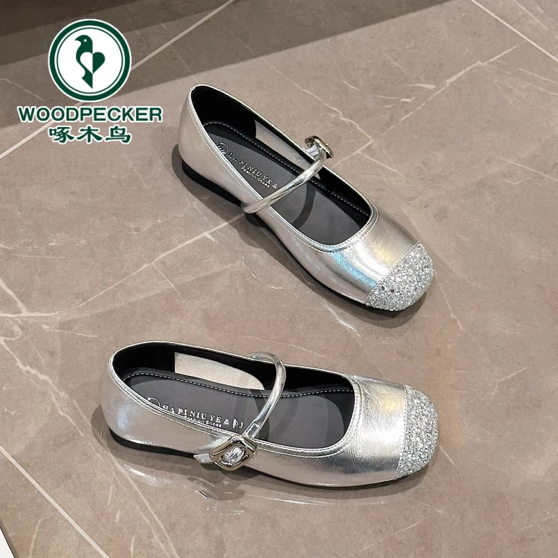 啄木鸟一字扣带平底银色玛丽珍单鞋女2025年夏季圆头软底芭蕾舞鞋