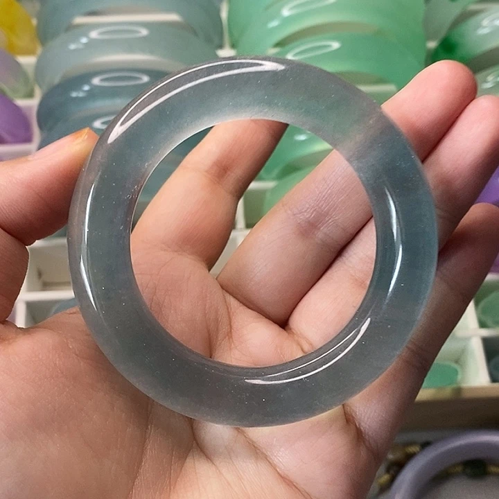 未镶嵌手镯石英岩玉