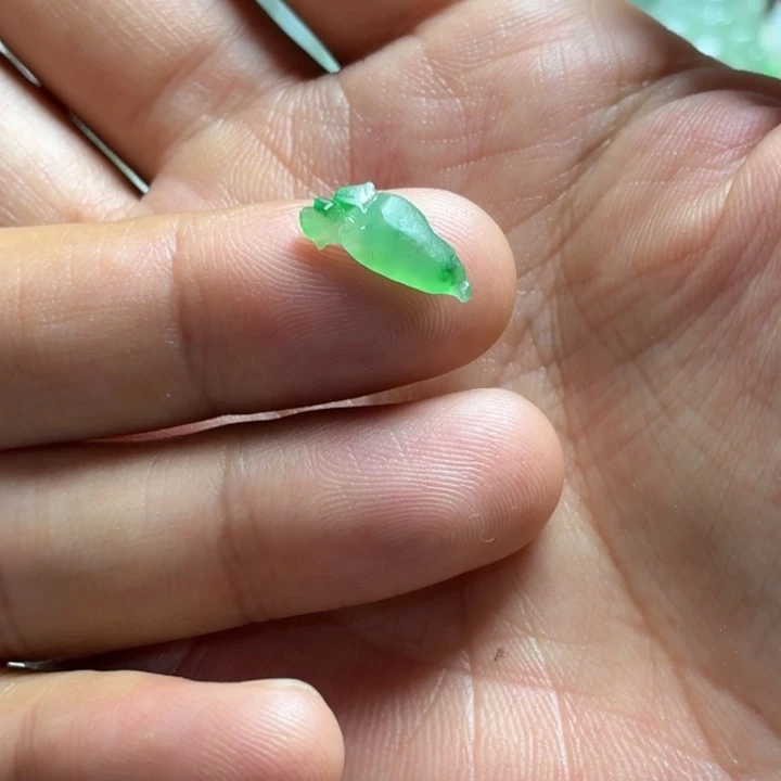 定制翡翠未镶嵌萝卜