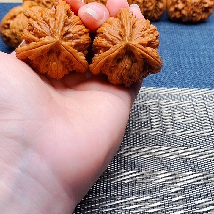 流***风文玩核桃吊坠三棱