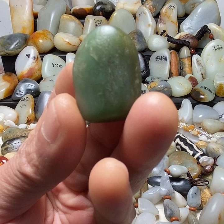 和田玉未镶嵌颈饰和田翠吊坠