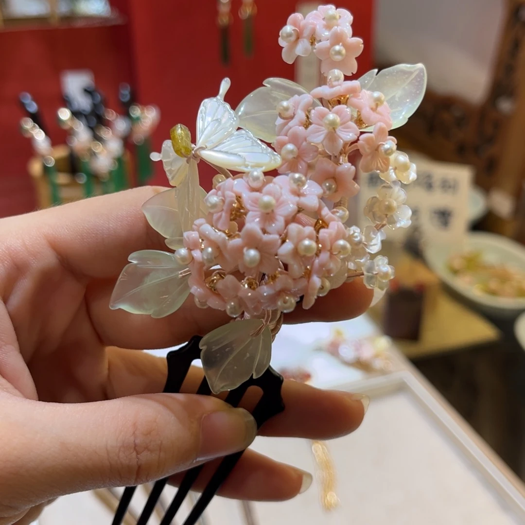 铜合金绣球蝴蝶发钗