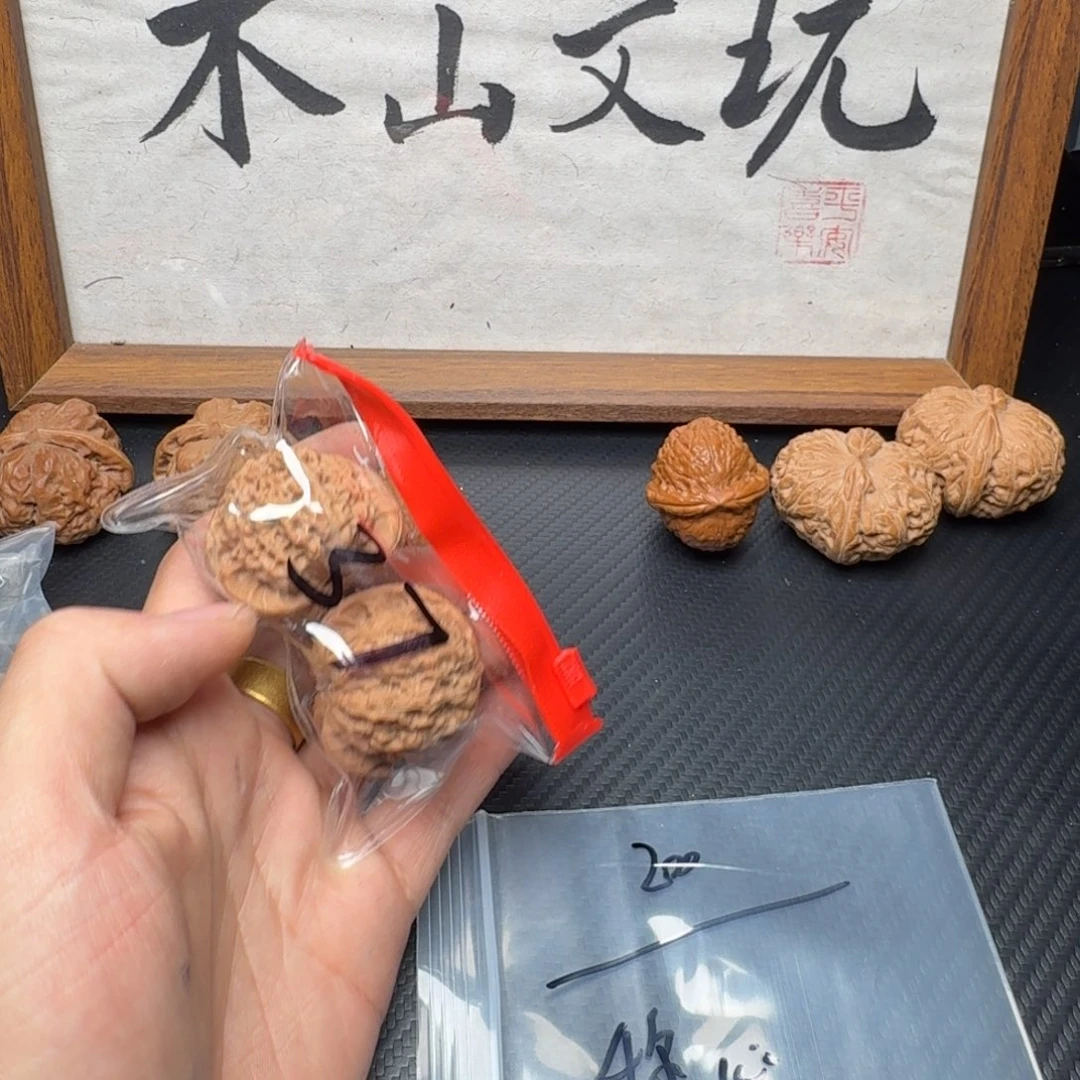 称***心文玩核桃吊坠血麒麟200