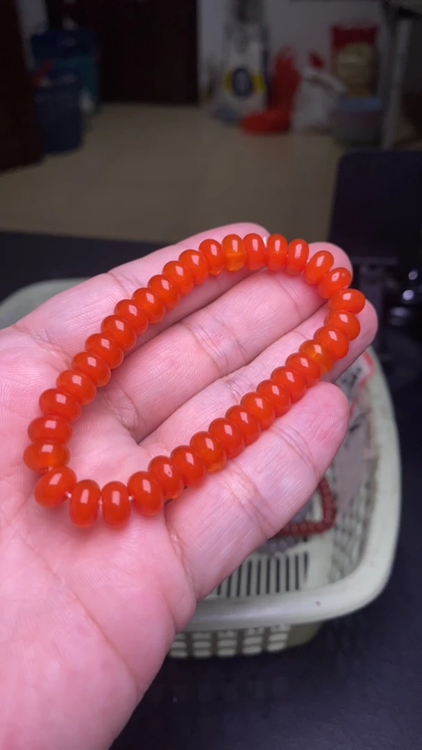 B253 缨红算盘珠手串