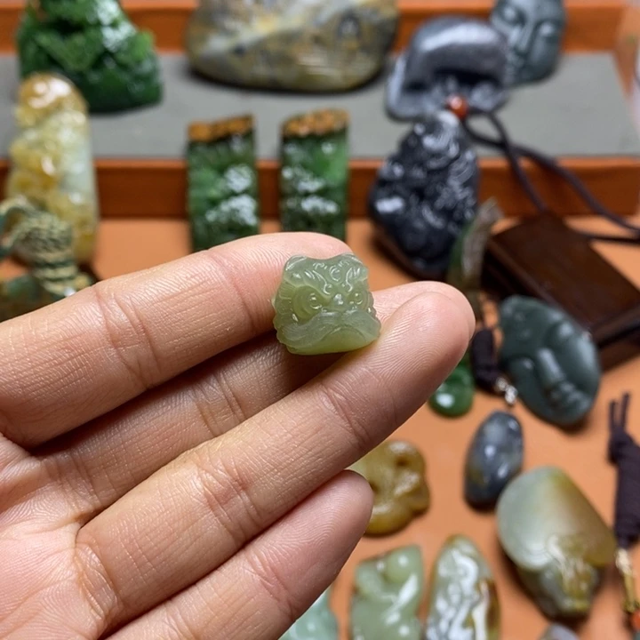 和田玉颈饰未镶嵌困*