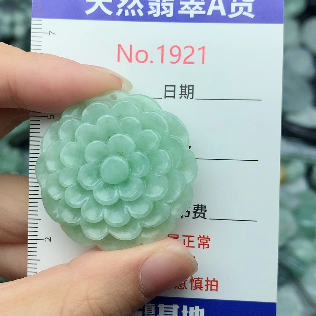 翡翠未镶嵌颈饰1921….