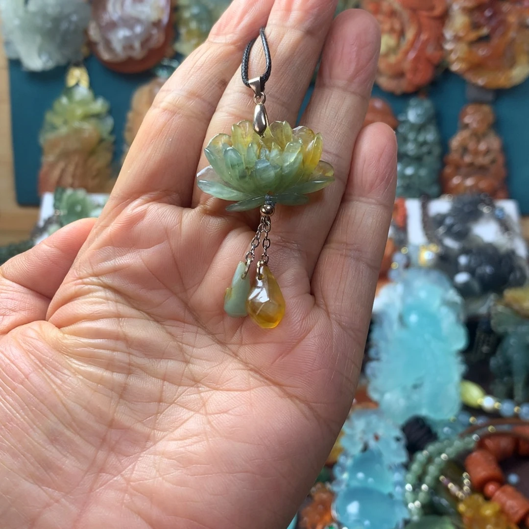 蛇纹石玉未镶嵌挂坠