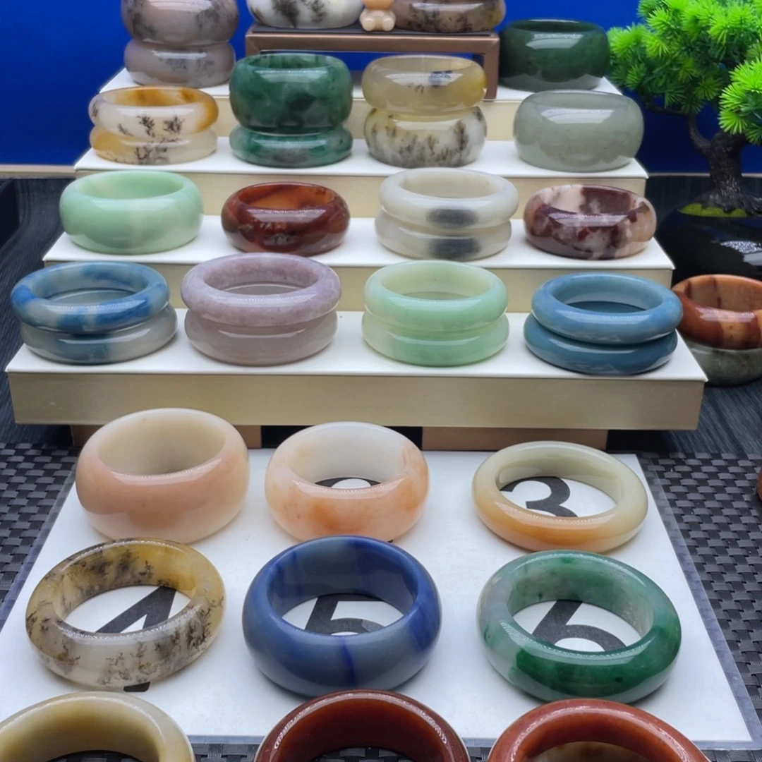 朱***利石英质玉手镯未镶嵌