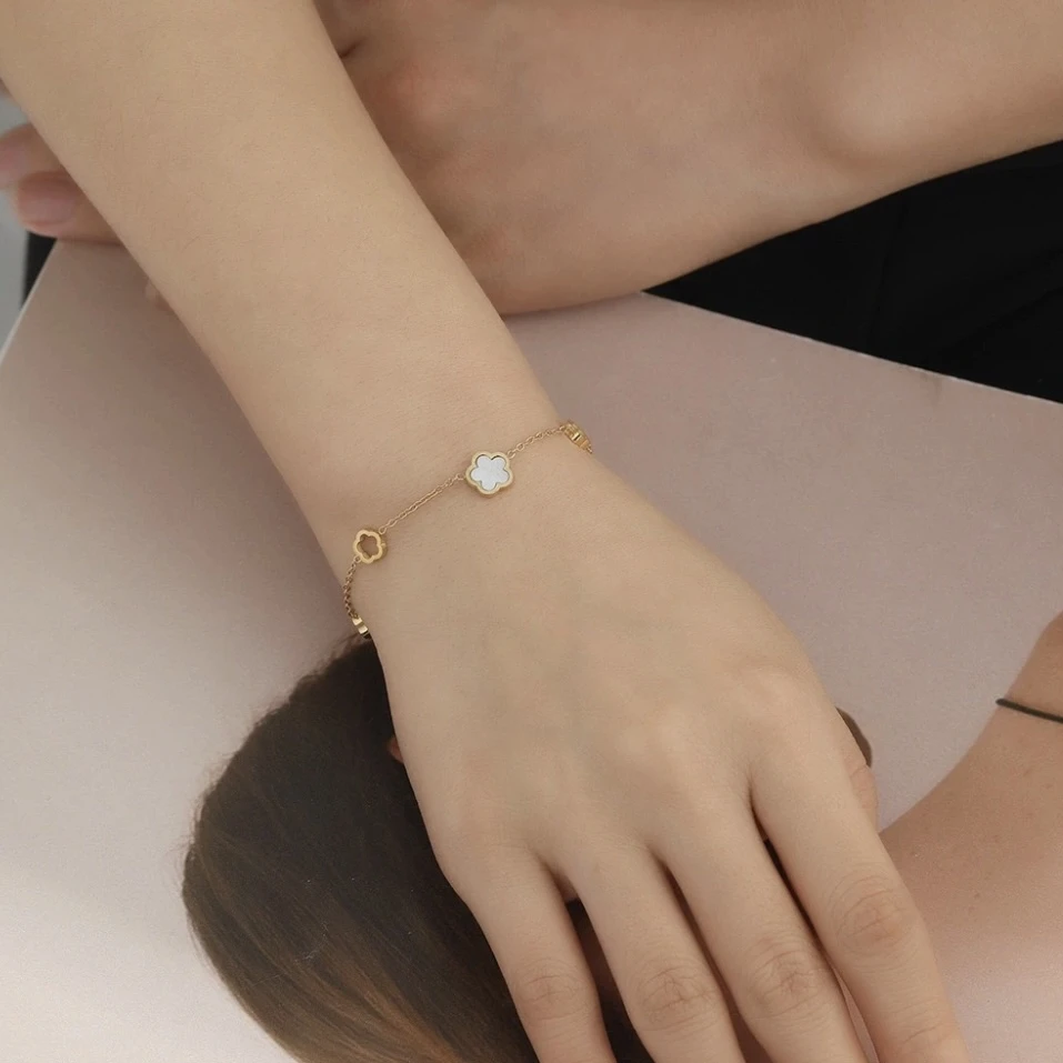 钛钢手链 韩版ins时尚镂空小花朵手链女款小众简约百搭素款蹦迪