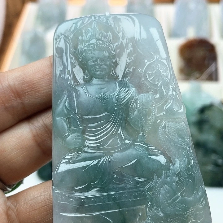 翡翠未镶嵌颈饰骏****辉天然翡翠A货不动明王