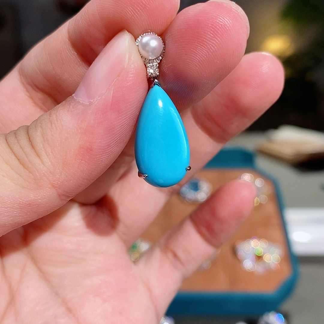 18K金镶嵌绿松石吊坠(不含链)6.94ct