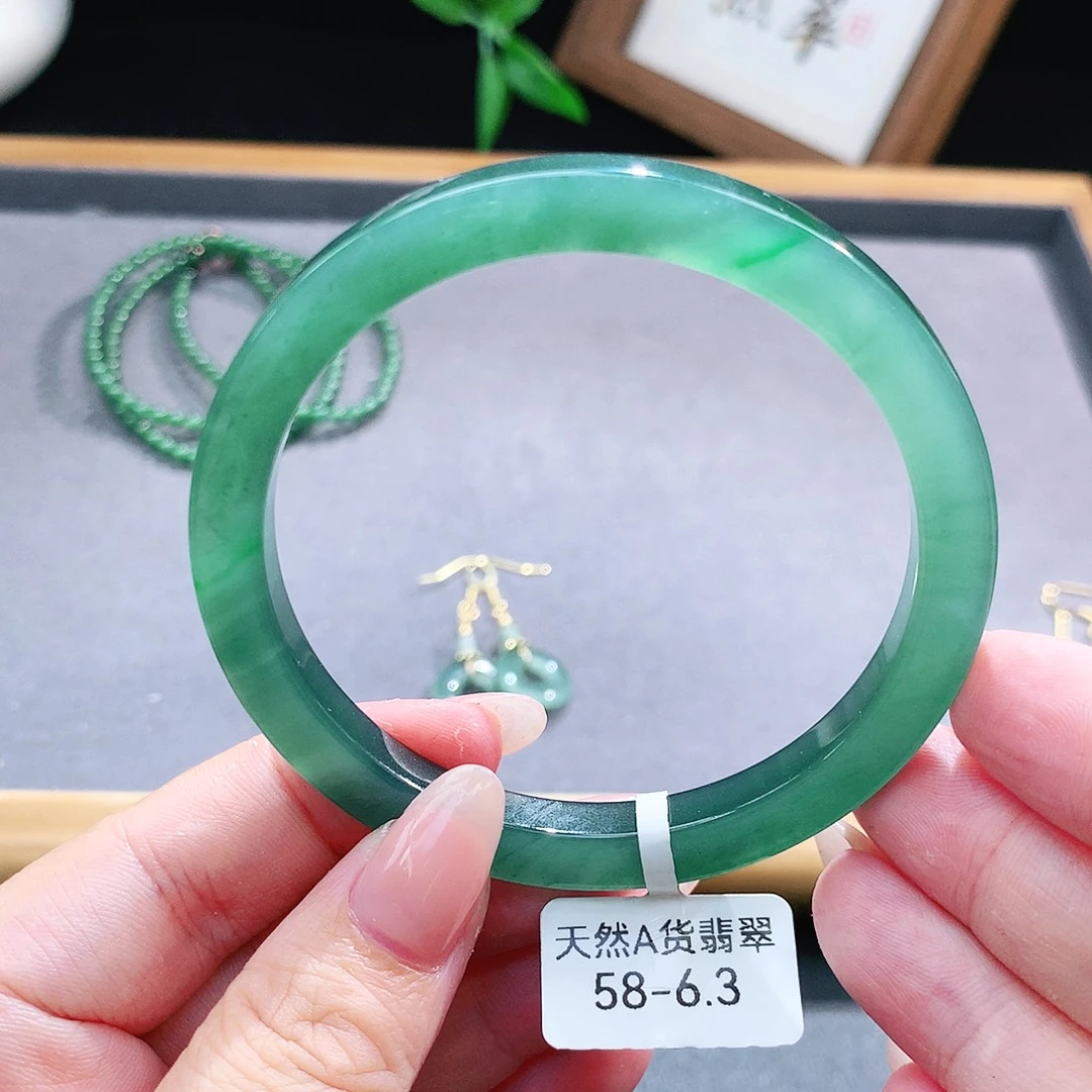 翡翠手镯（圆镯）未镶嵌