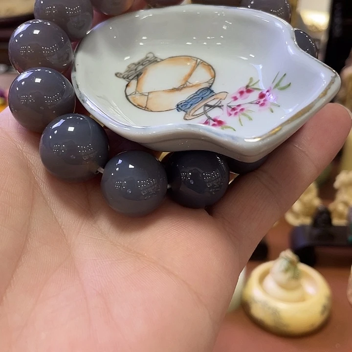 瓷片精致雕刻工艺