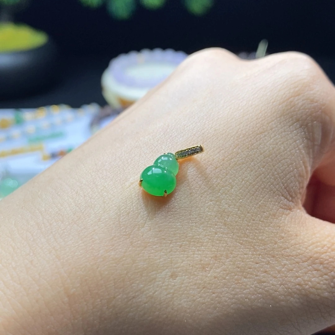 翡翠未镶嵌颈饰翡翠18k金冰阳绿葫芦