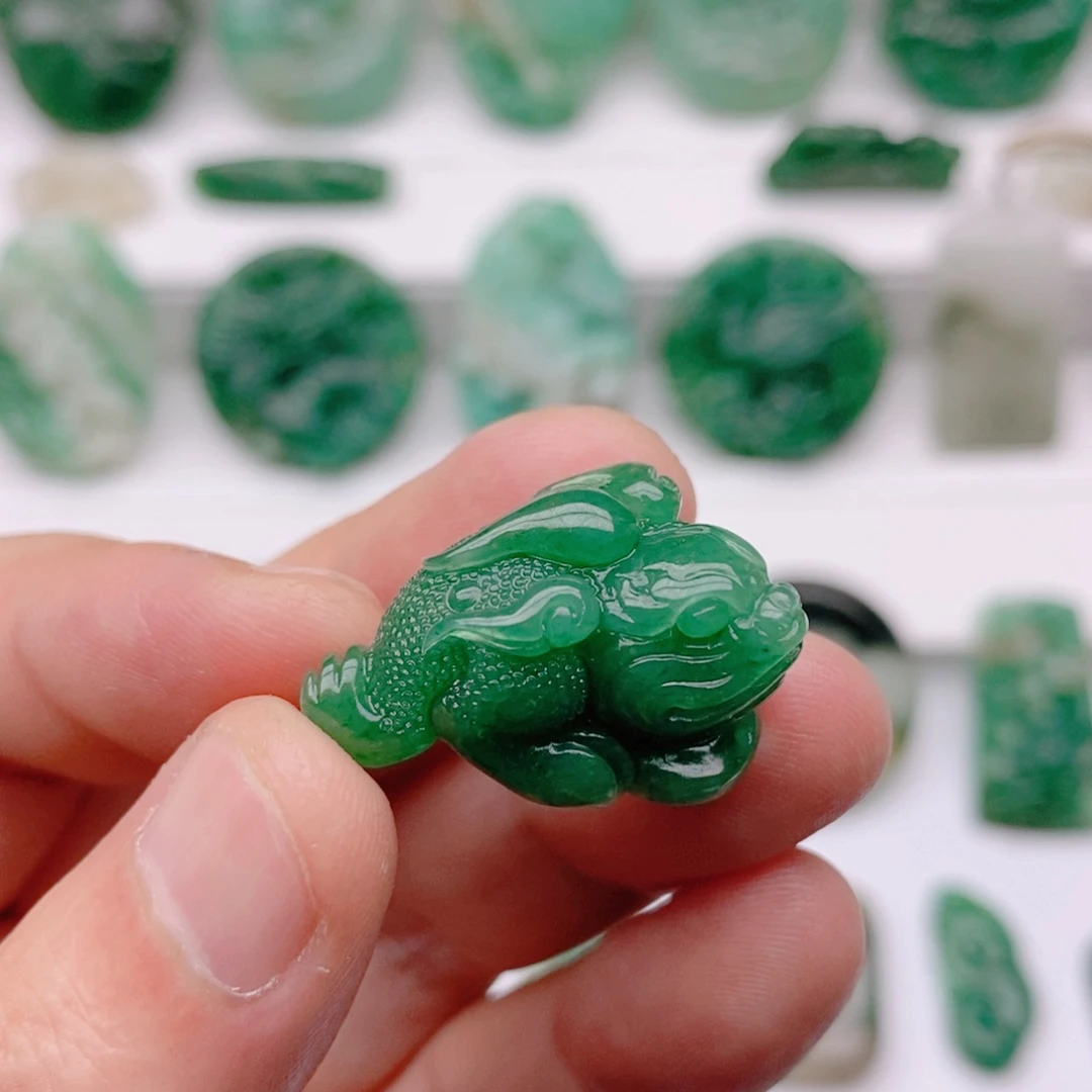 超***…独山玉未镶嵌颈饰