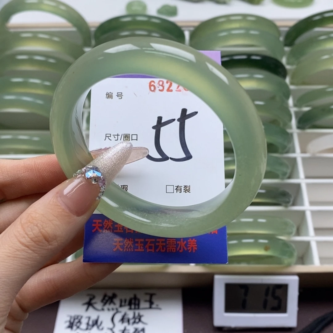 蛇纹石玉手镯未镶嵌