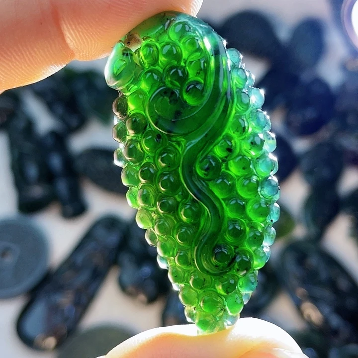 蛇纹石玉未镶嵌挂件