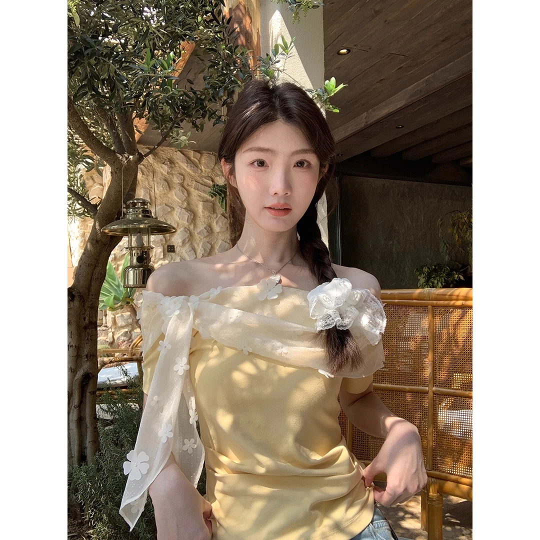 晨曦25新款夏设计感小众短袖T恤女短款黄色蕾丝露肩一字肩上衣A23