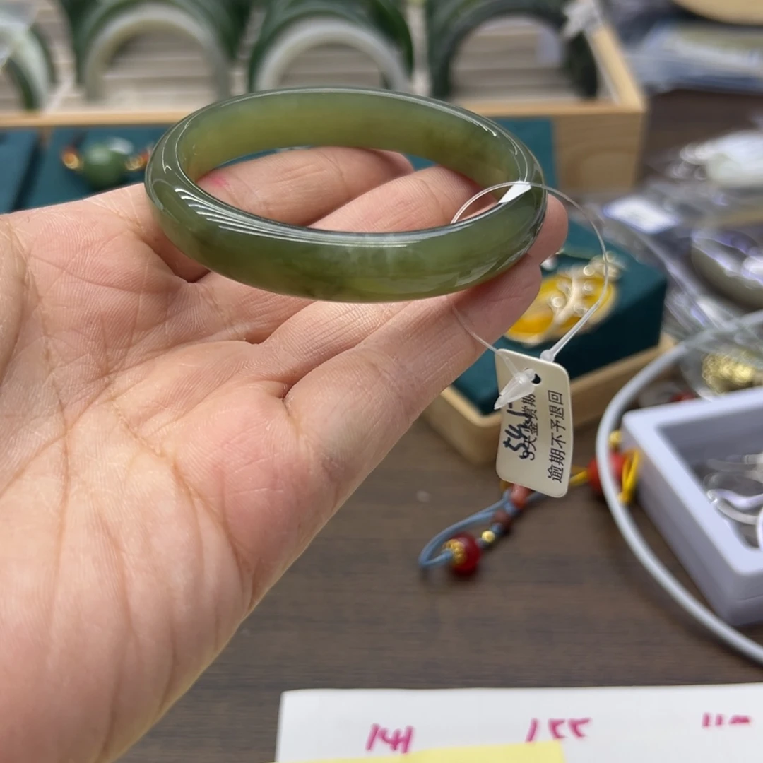 开***椰和田玉未镶嵌手镯54.2圈围98瑕