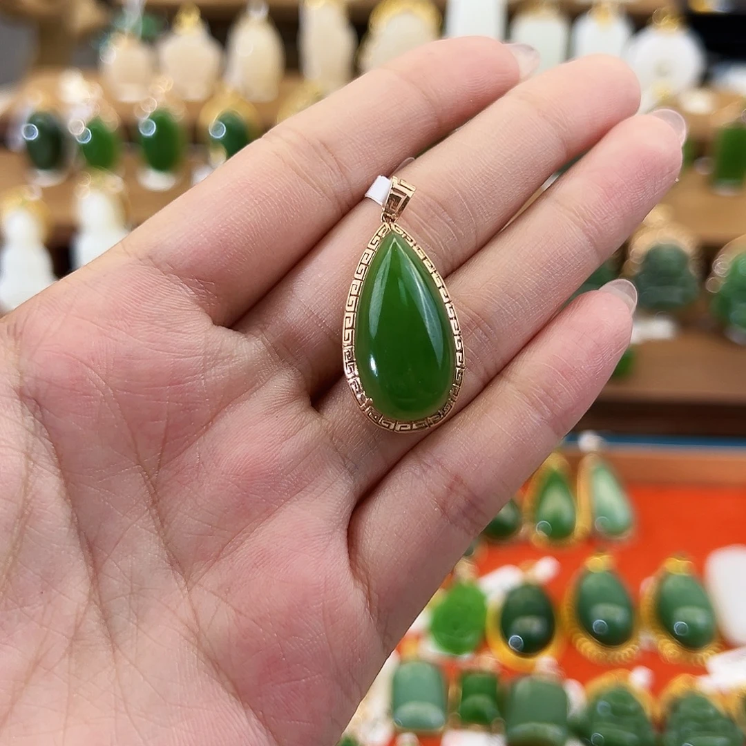 吊坠(不含链)18K金镶嵌和田玉阳绿水滴25mm