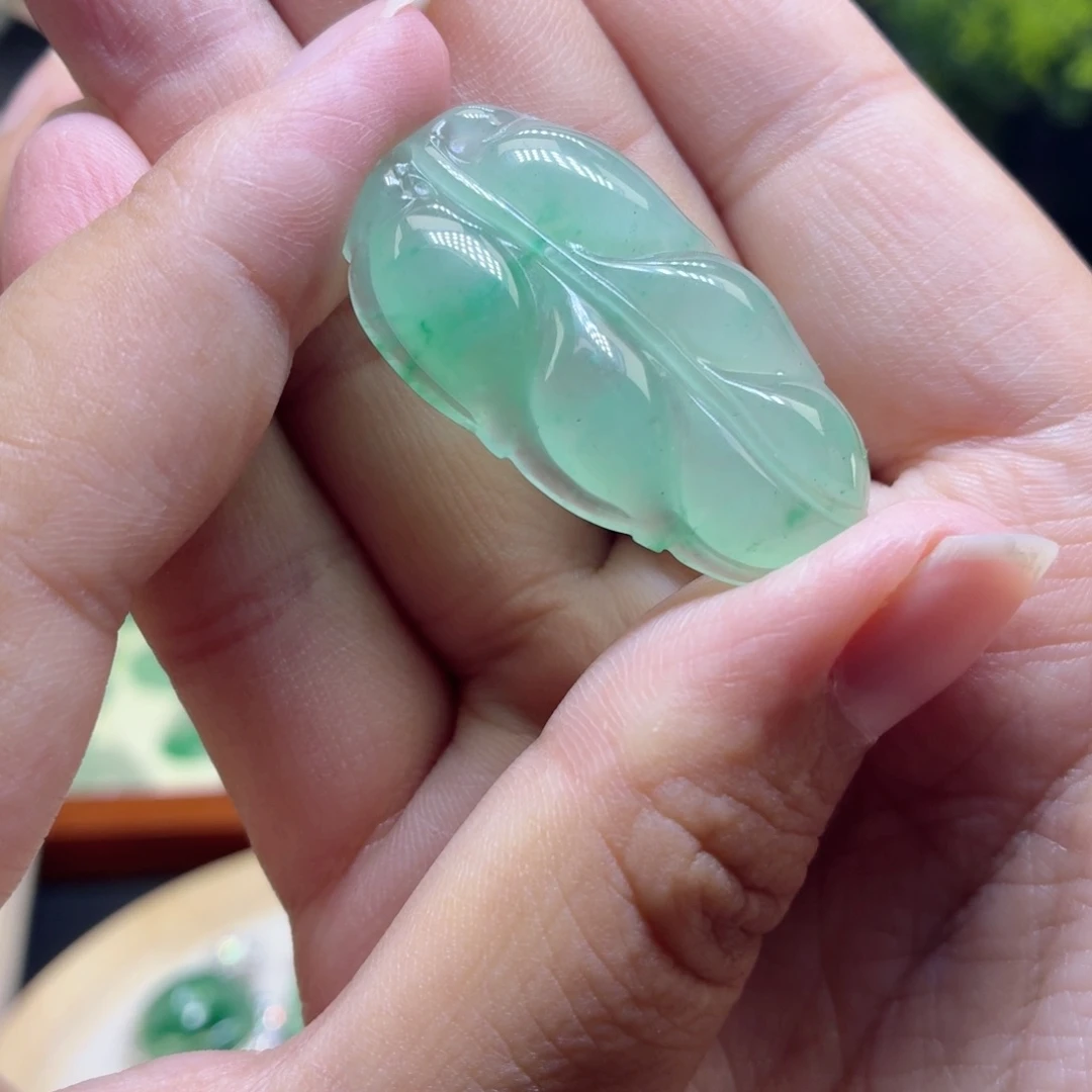石英质玉（非洲翠）未镶嵌颈饰