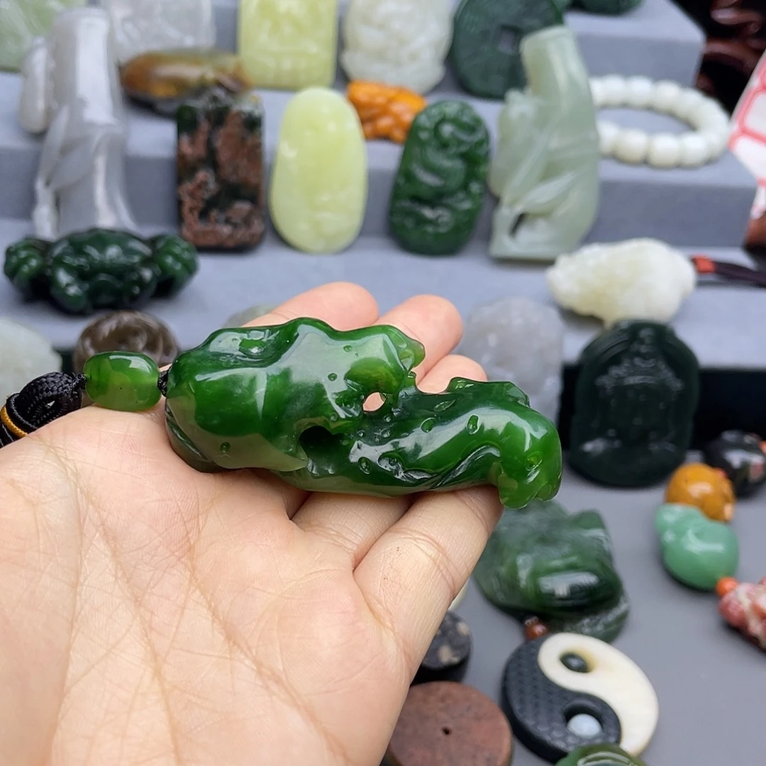 静***心和田玉未镶嵌颈饰