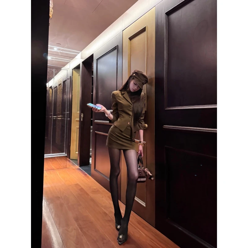 2025早秋职场高级咖色小西装外套上衣高腰显瘦包臀半身短裙两件套