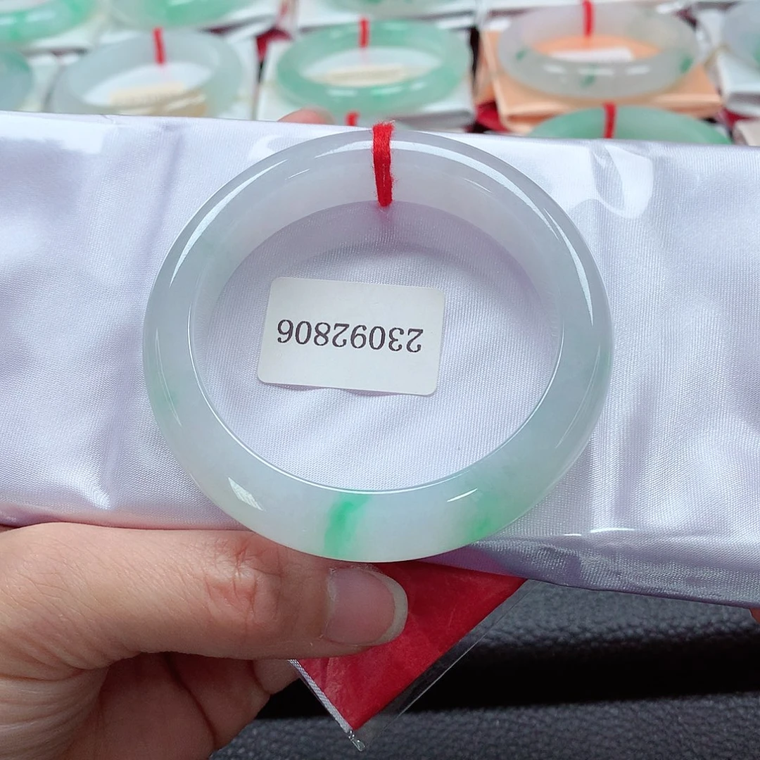 翡翠手镯未镶嵌天然A货翡翠手镯