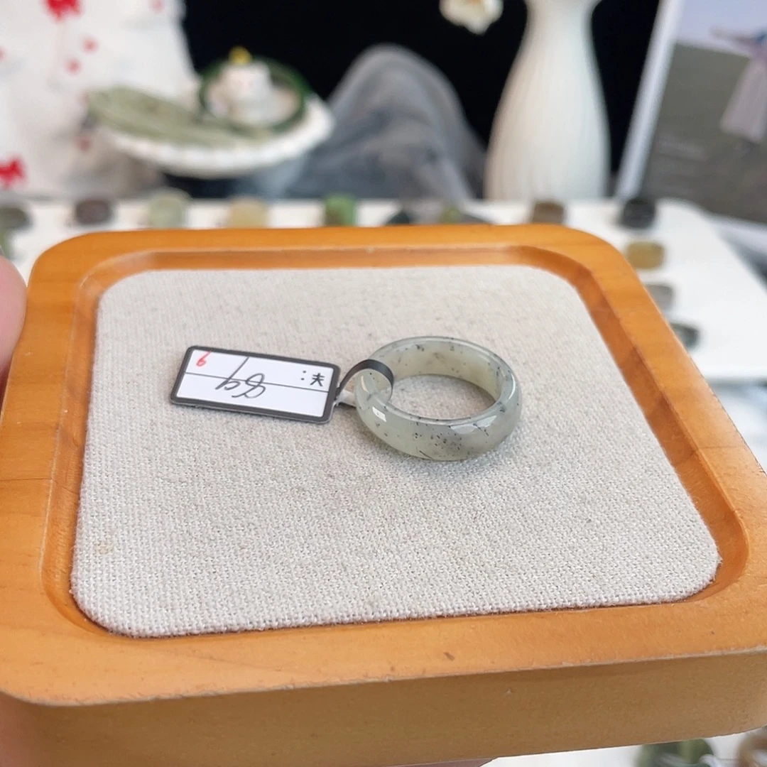 和田玉未镶嵌戒指U165点墨泥鳅背19.3不退换