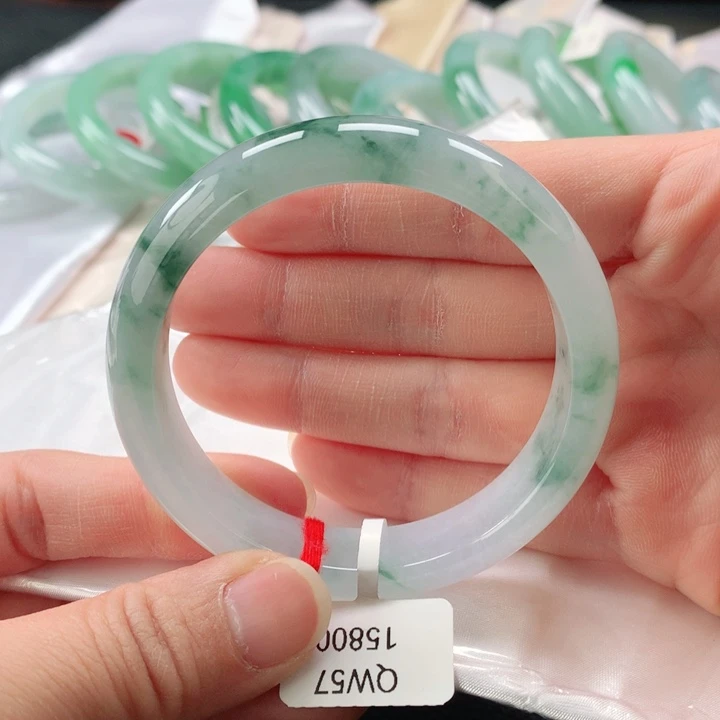 翡翠手镯未镶嵌缅甸A货翡翠手镯